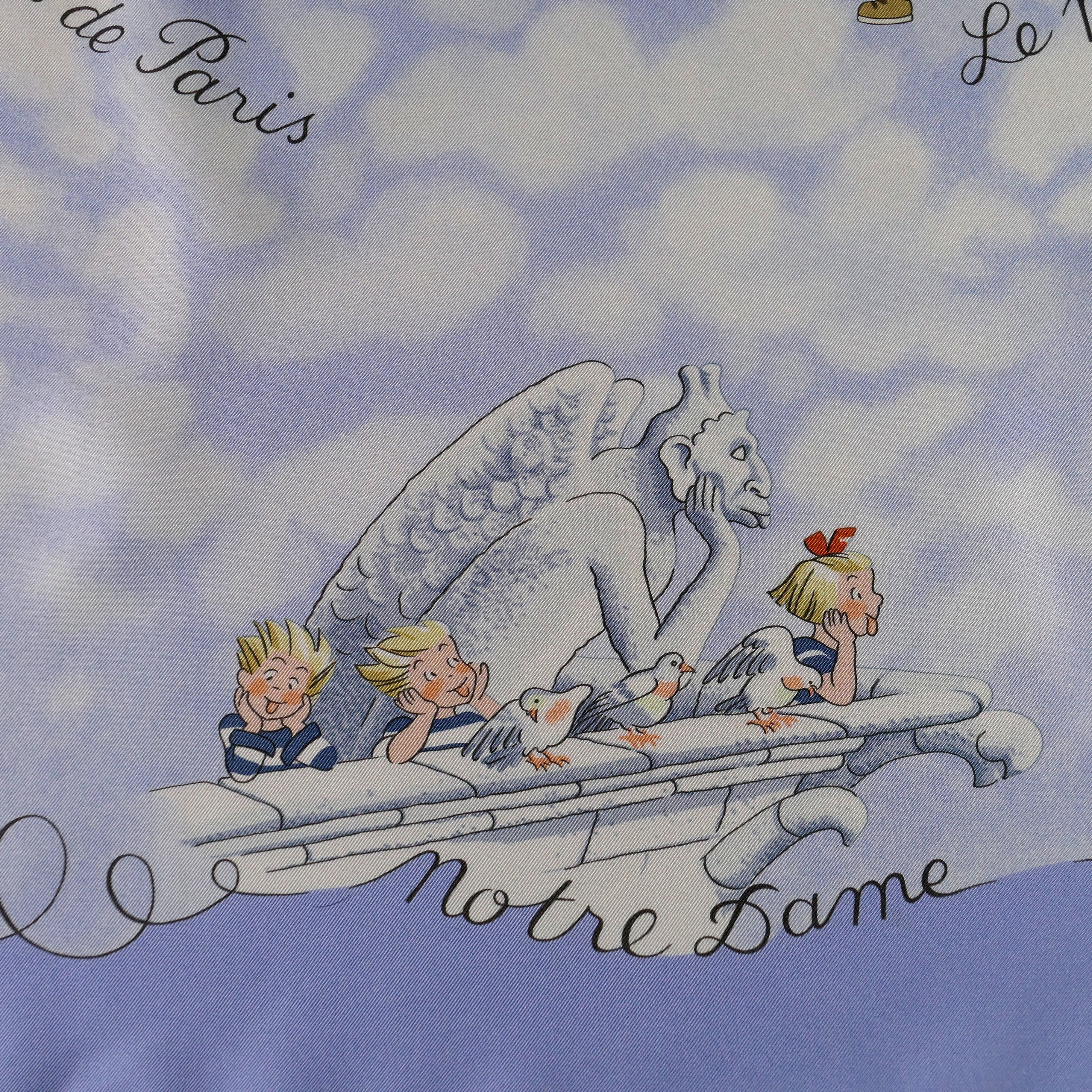 Carré Hermès Les Triplés de Nicole Lambert, 90 cm soie, détail de la gargouille de Notre-Dame