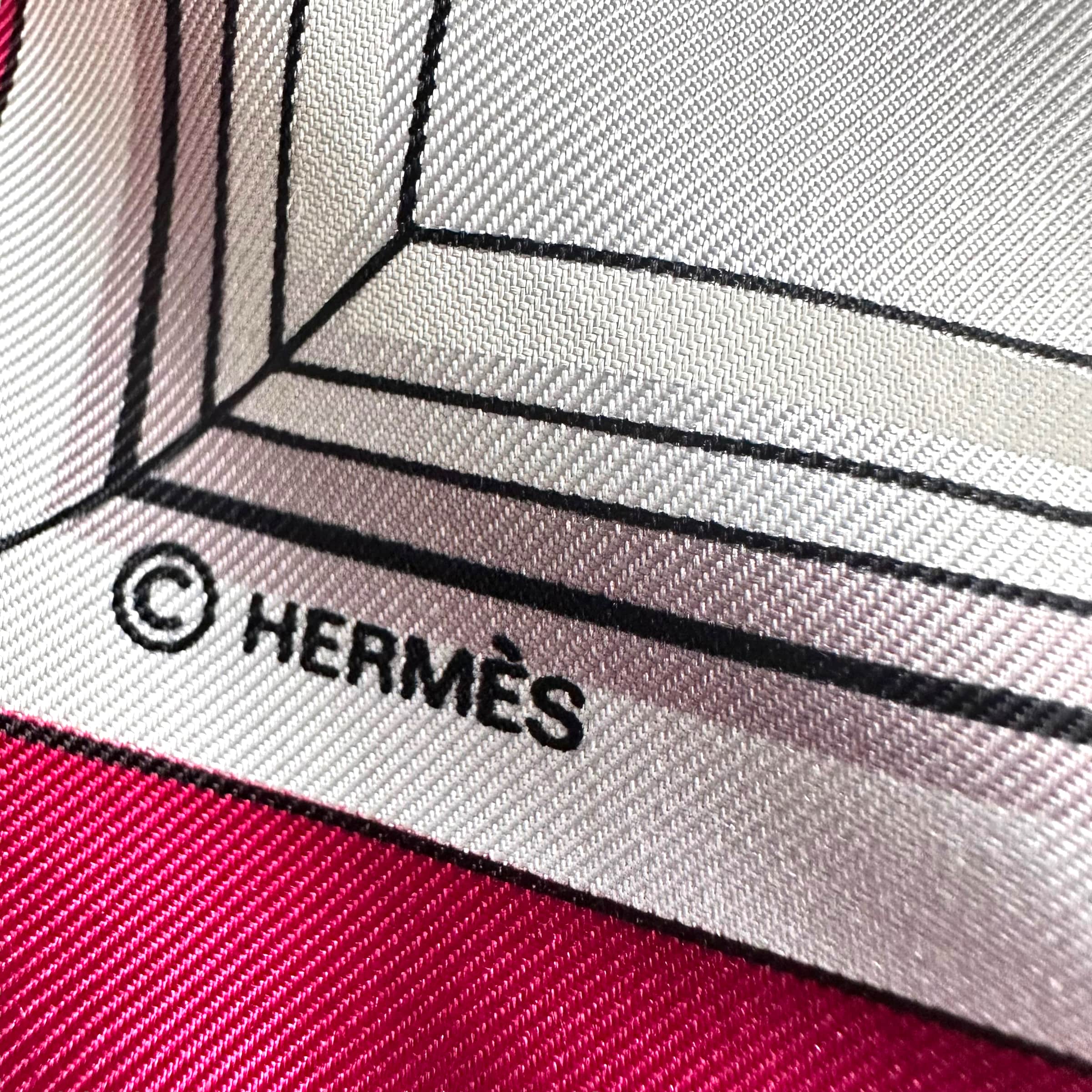 copyright hermes dans un coin du foulard