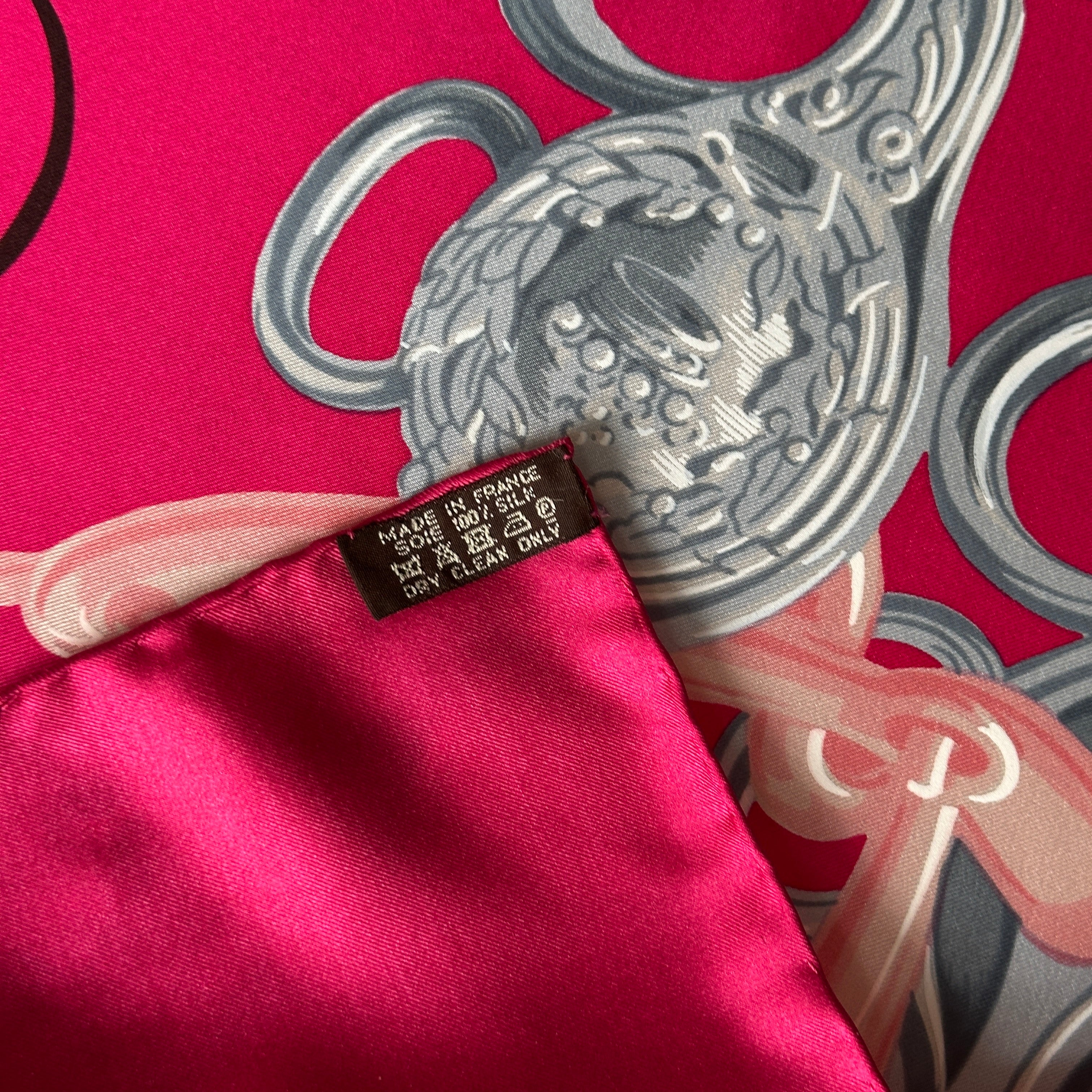 Étiquette de composition en soie plume du châle Hermès 140 cm Brides de Gala