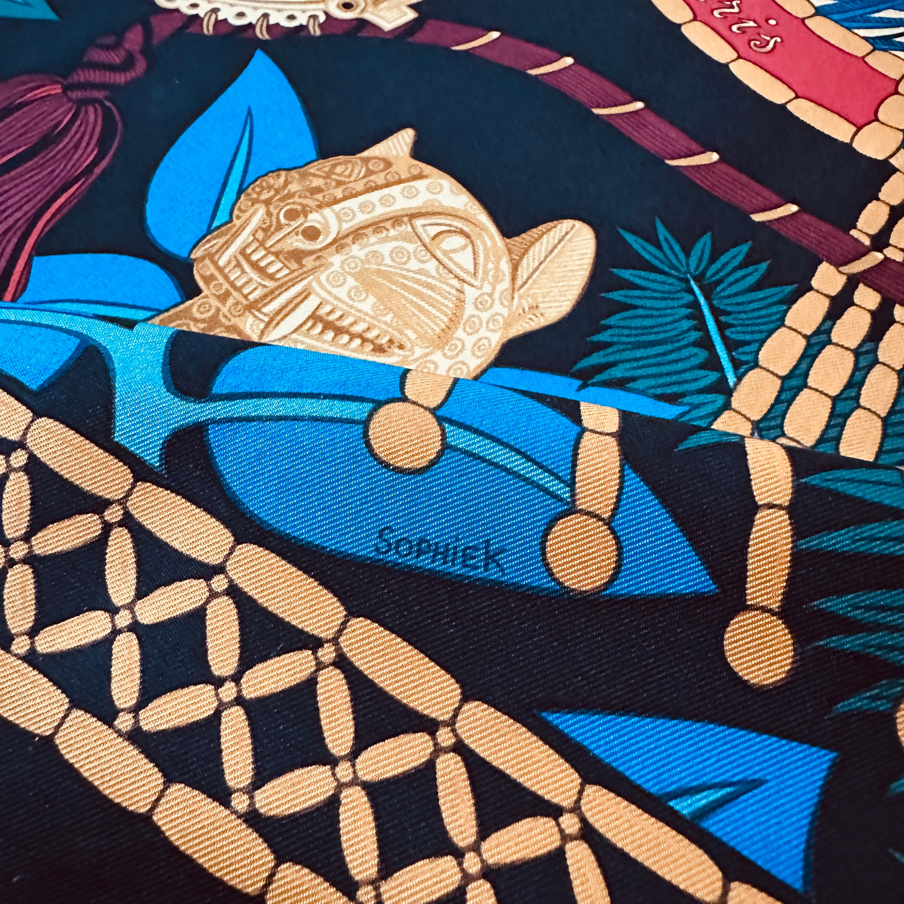 Signature de l'artiste Sophie Koechlin (signé Sophie K) intégrée au motif.