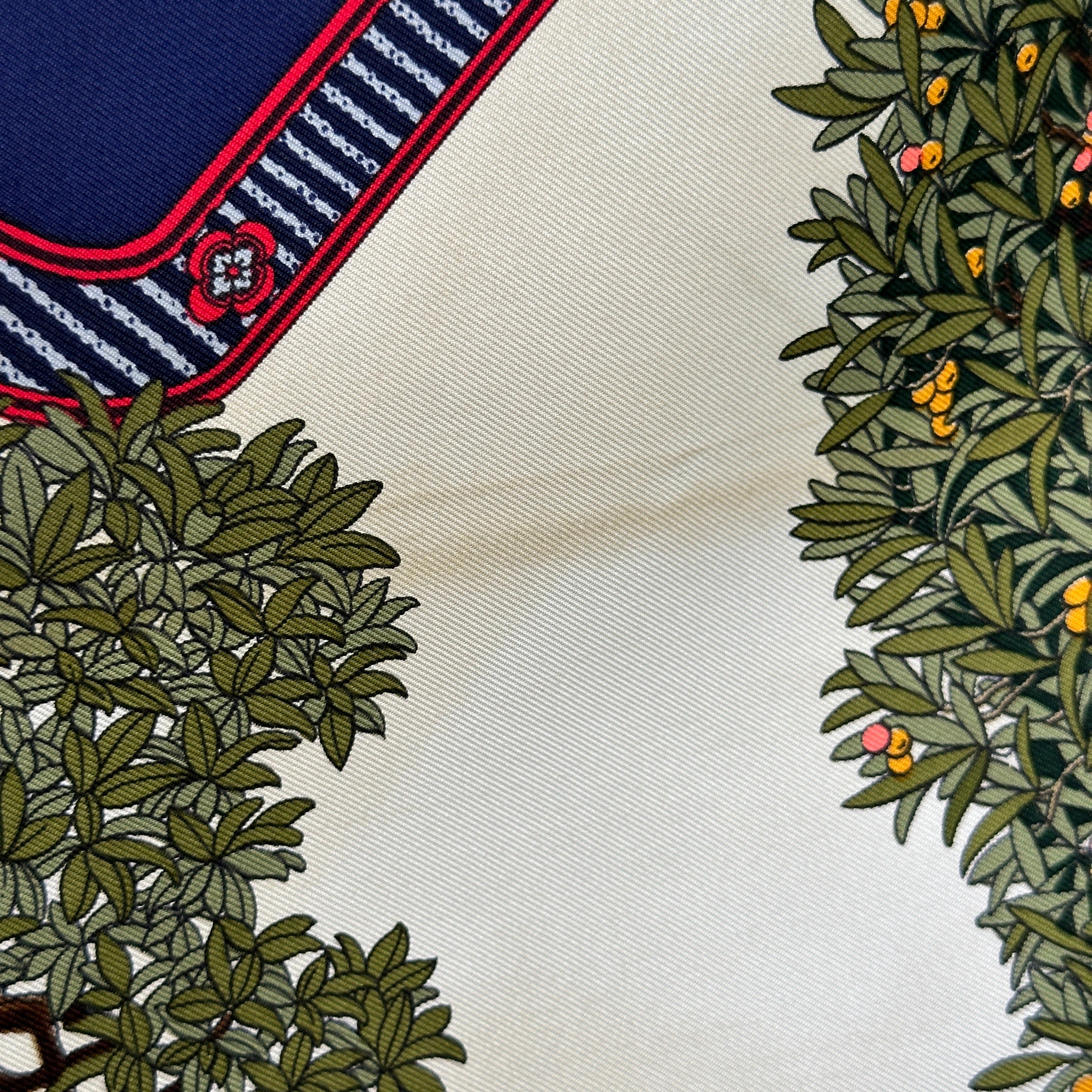 traces-sur-foulard-hermes-beaux-jours-des-bonsai