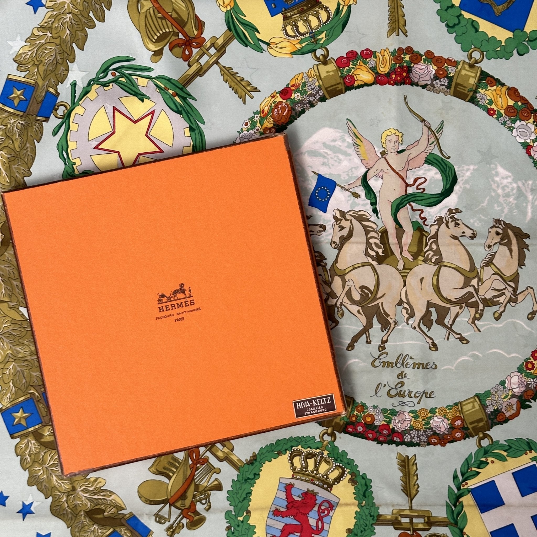Foulard Carré Hermès 90 cm – Emblèmes de l'Europe – Caty Latham (1993)