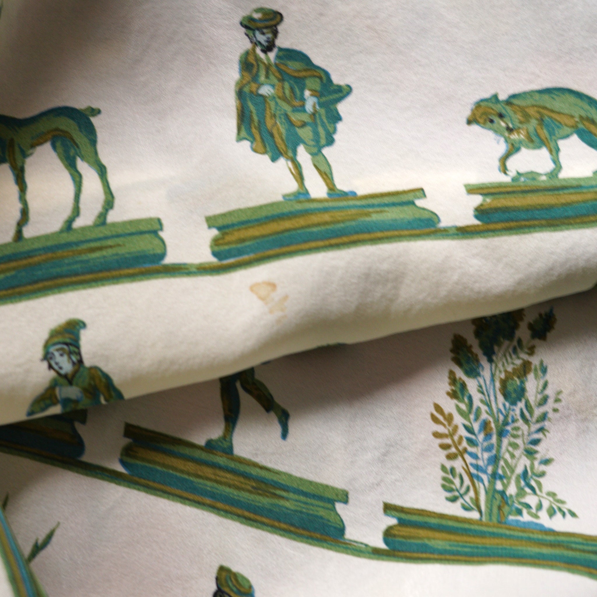 foulard-hermes-jeu-pair-impair-petite-tache