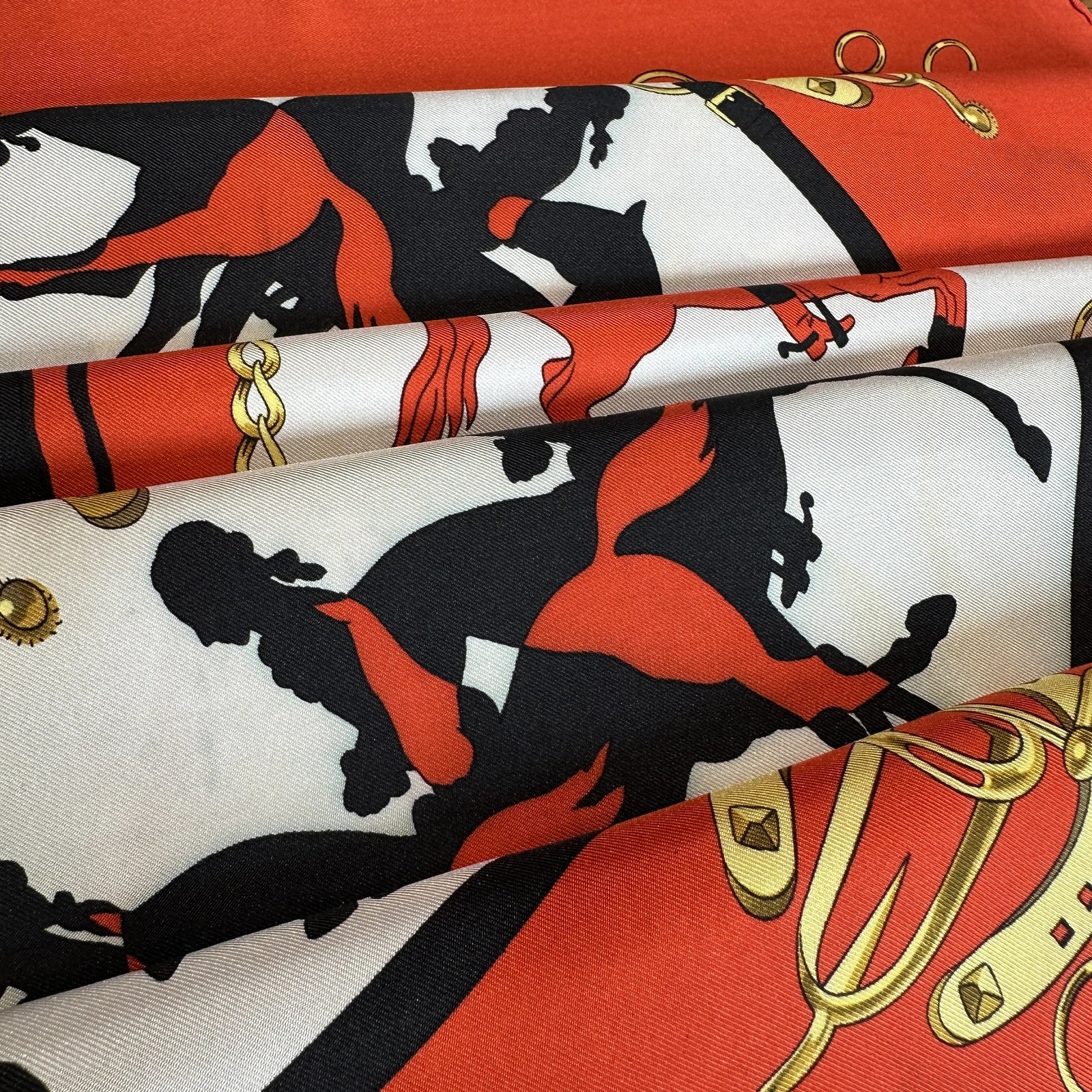 Zoom sur le motif d’équitation Hermès – carré "Manège" édition 1974