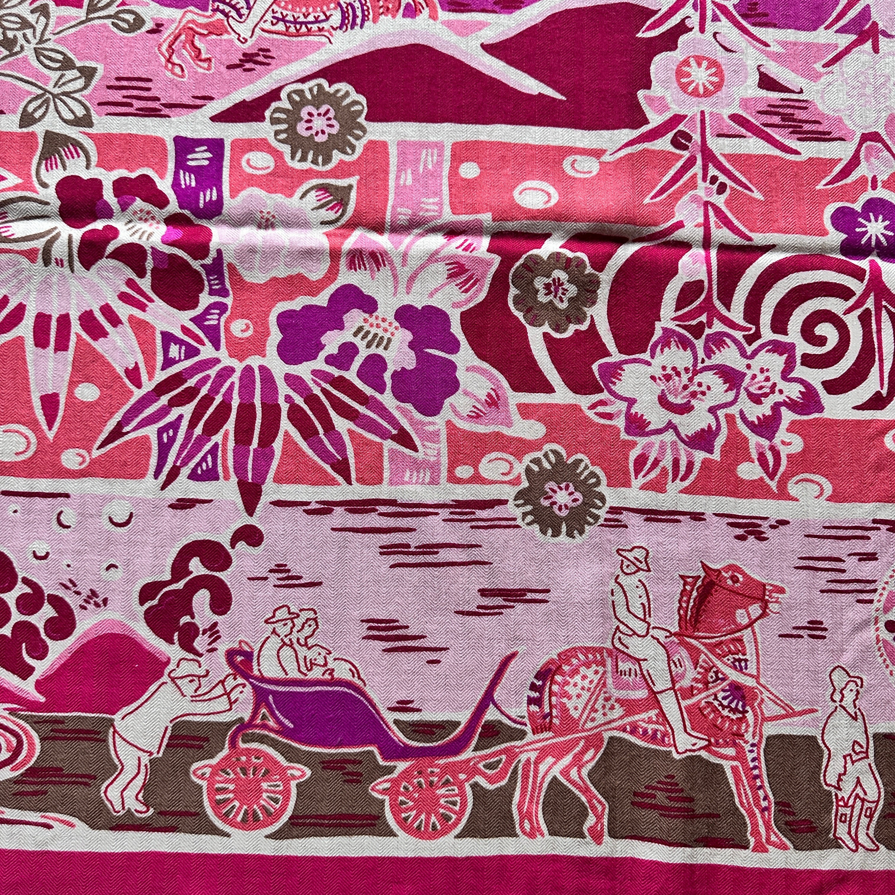 Détail de la finition roulotté main et bordure motifs japonais