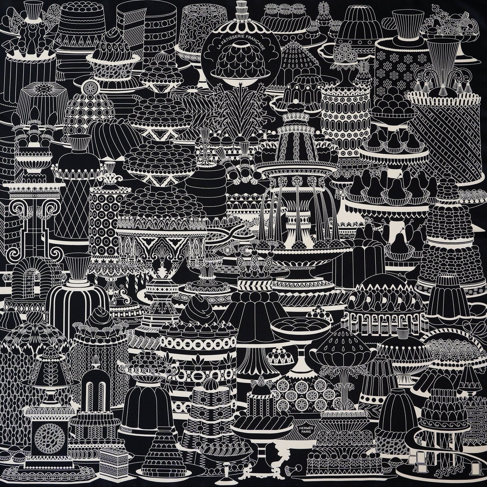 Foulard Hermès 90 cm La Pâtisserie Française par Pierre Marie, coloris noir et blanc, vue complète du dessin détaillé.
